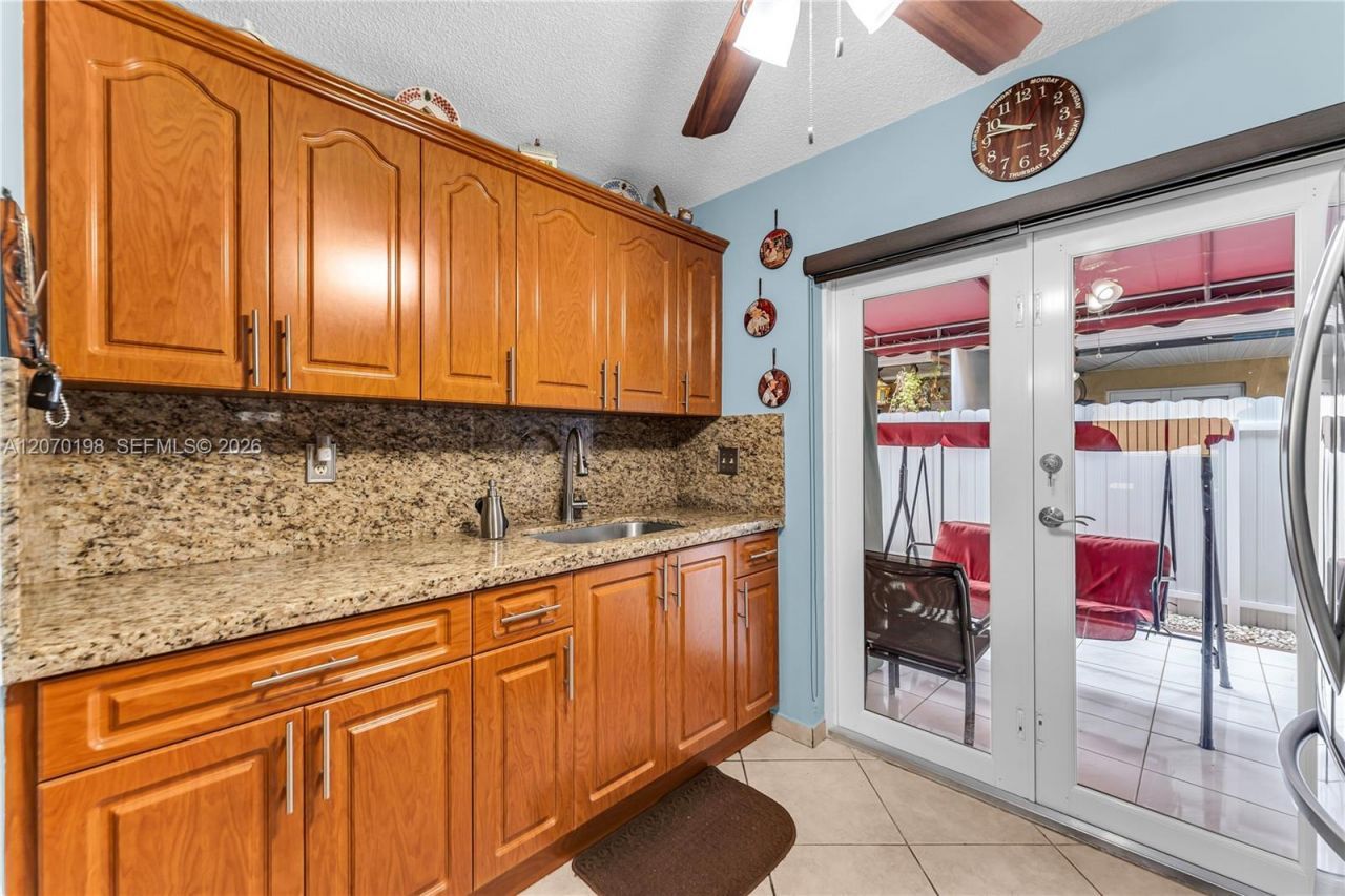 2765 W 61st Pl, Unit 103, Hialeah, FL 33016 Photo