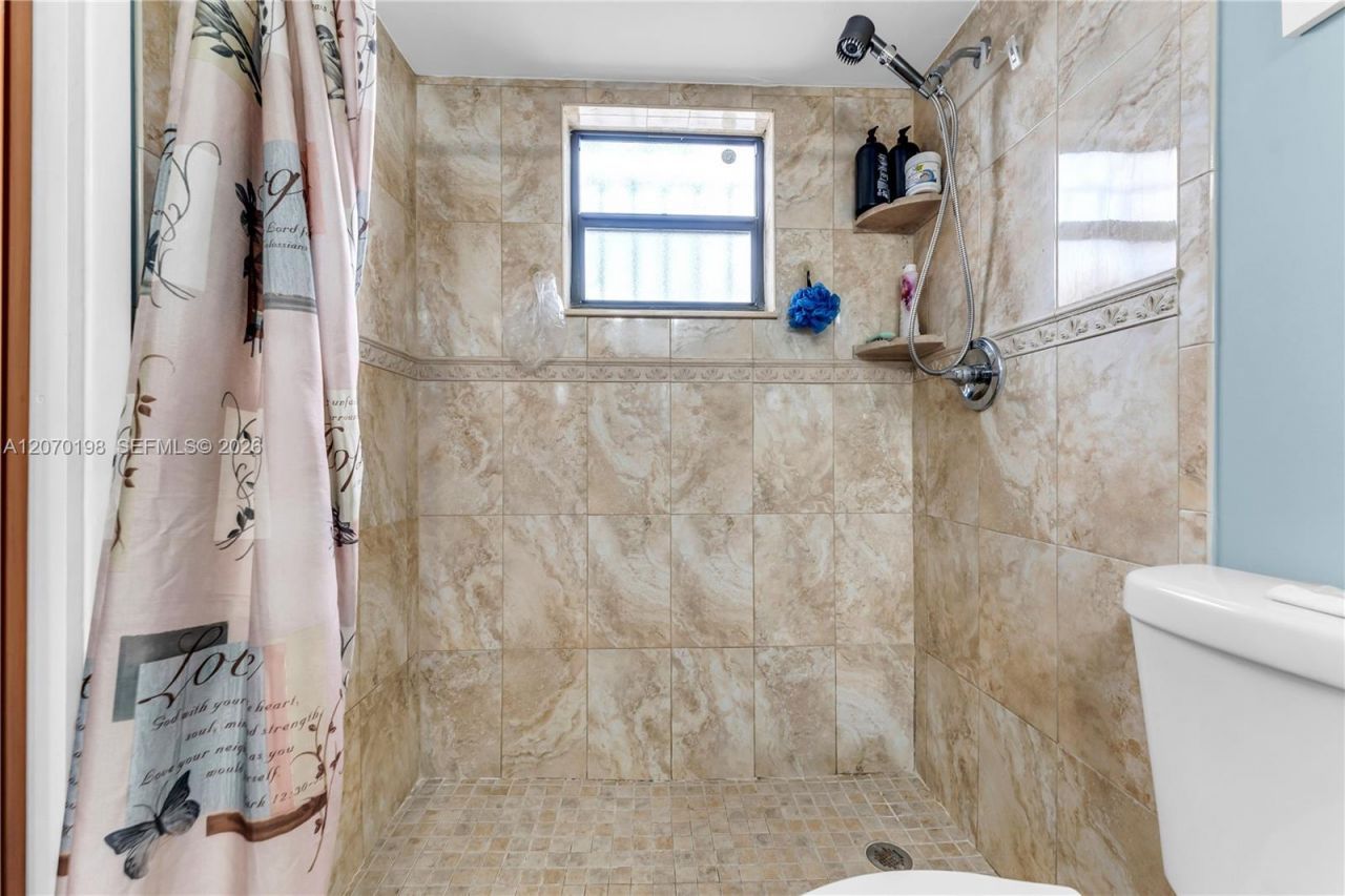 2765 W 61st Pl, Unit 103, Hialeah, FL 33016 Photo