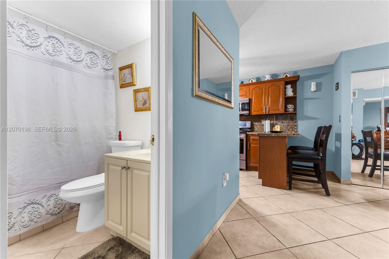 2765 W 61st Pl, Unit 103, Hialeah, FL 33016 Photo