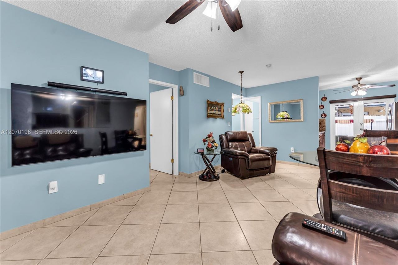 2765 W 61st Pl, Unit 103, Hialeah, FL 33016 Photo