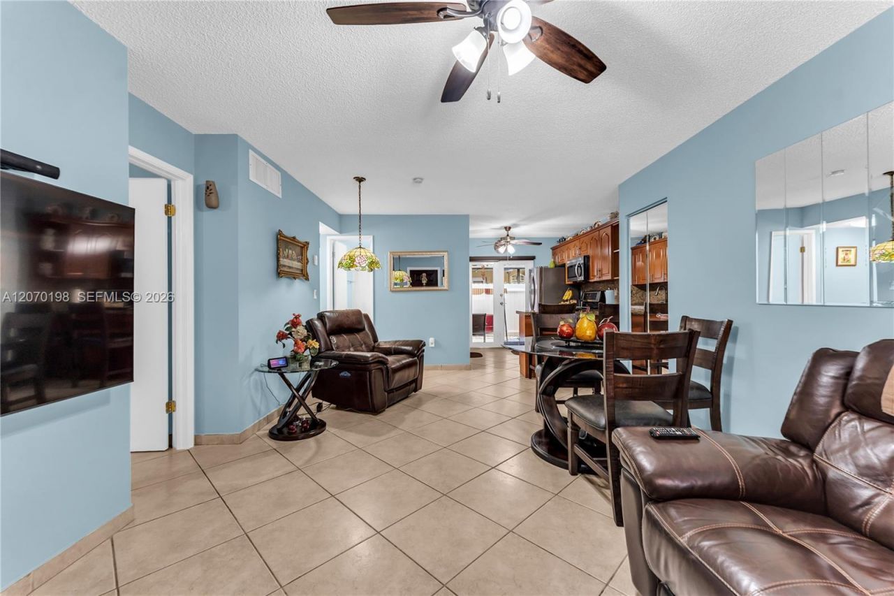 2765 W 61st Pl, Unit 103, Hialeah, FL 33016 Photo