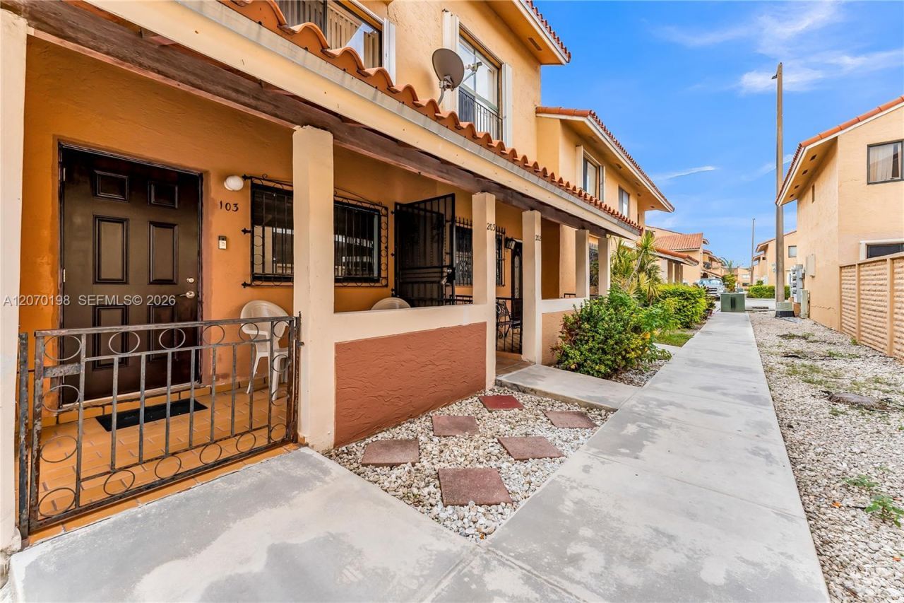 2765 W 61st Pl, Unit 103, Hialeah, FL 33016 Photo