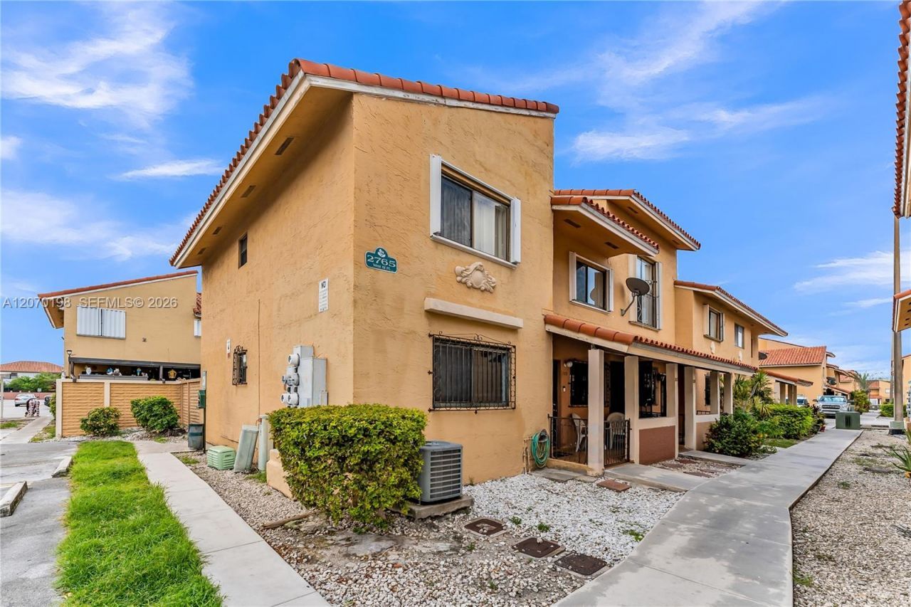 2765 W 61st Pl, Unit 103, Hialeah, FL 33016 Photo