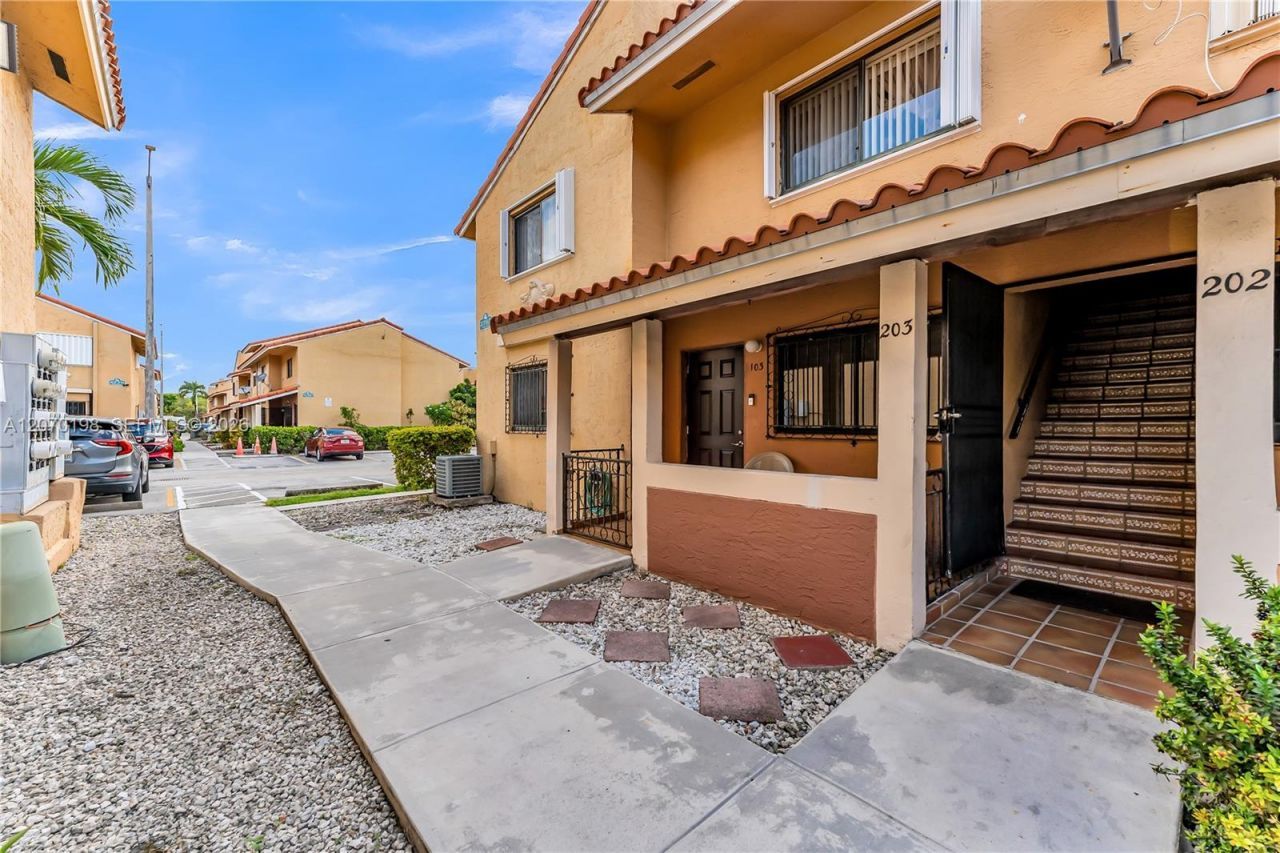 2765 W 61st Pl, Unit 103, Hialeah, FL 33016 Photo