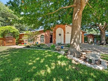 7520 Weatherwood Court, Fort Worth, TX 76133