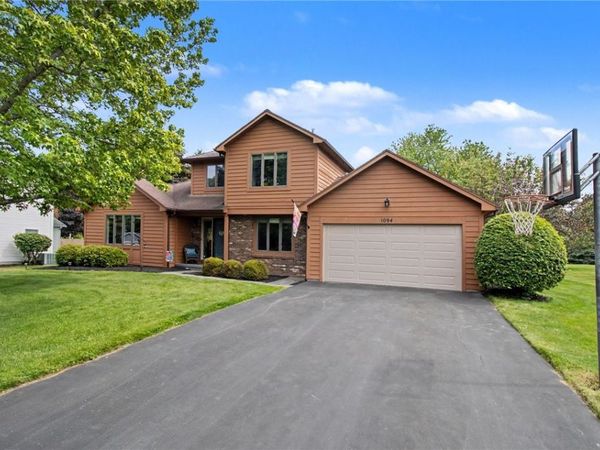 1094 Bright Stream Way , Webster, NY 14580
