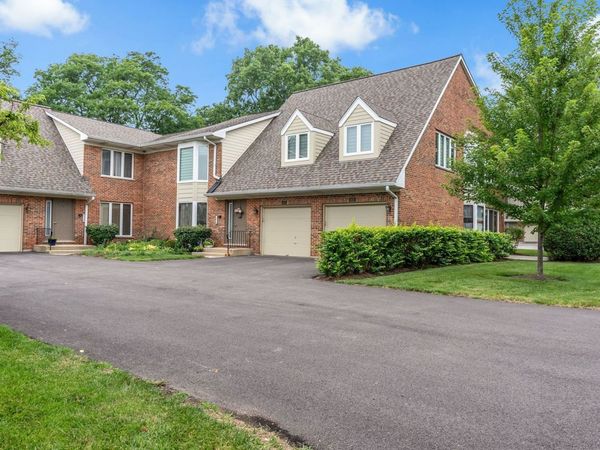 1630 N Douglas Court N, Unit 1630, Arlington Heights, IL 60004