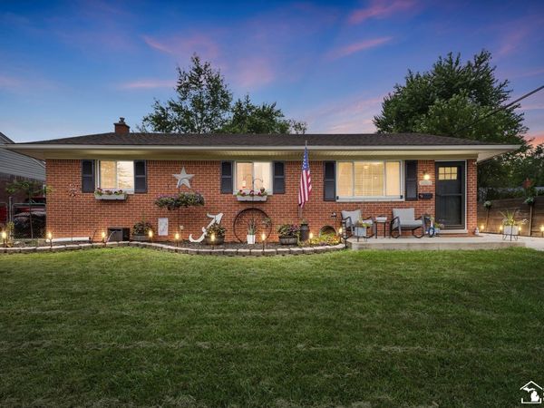 31510 Silver Creek Lane, Rockwood, MI 48173