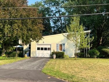 26 Richlee Drive, Camillus, NY 13031
