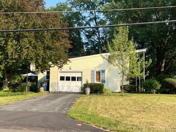 26 Richlee Drive , Camillus, NY 13031