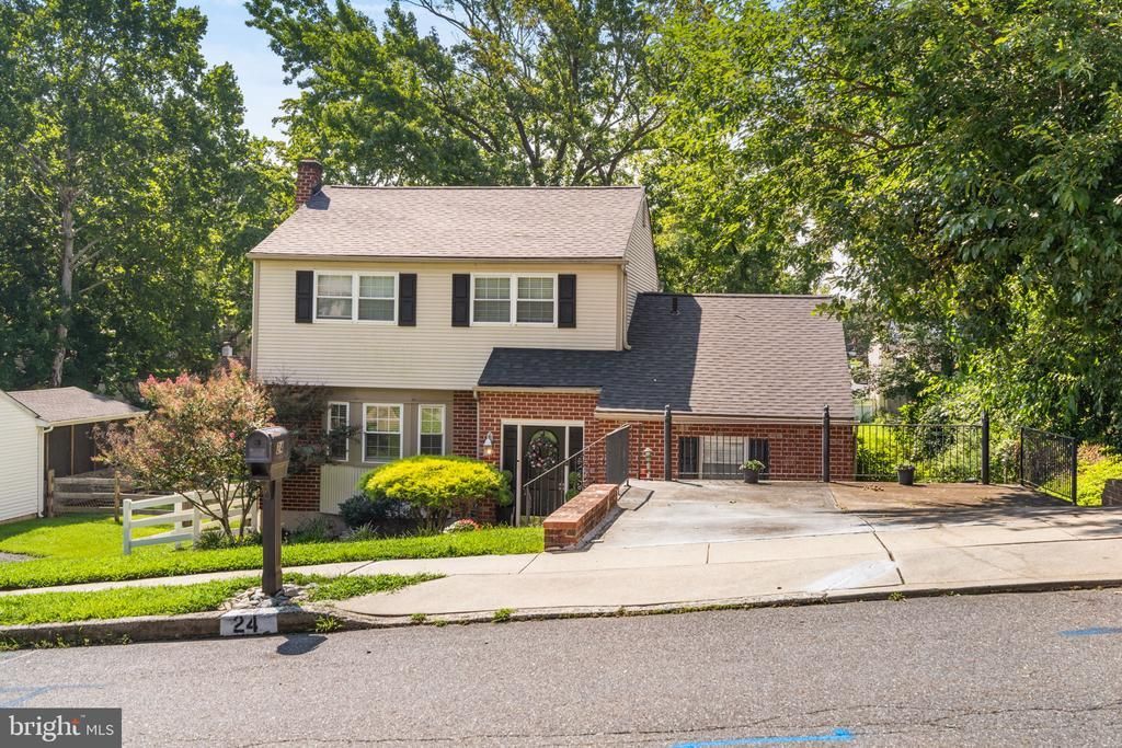 24 WINDING, UPPER CHICHESTER, PA 19061