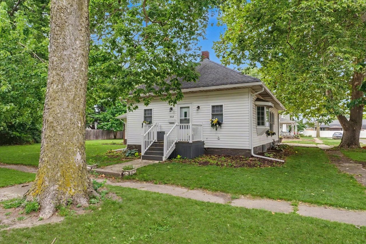 303 N Greely Street, Monticello, IL 61856 Main Photo