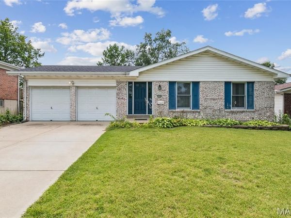 2700 Delaware Drive, Florissant, MO 63033