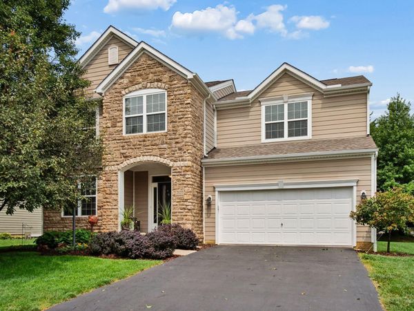 2027 Tulip Way , Lewis Center, OH 43035