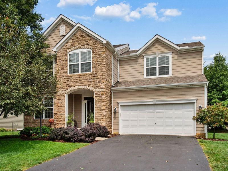 2027 Tulip Way, Lewis Center, OH 43035 Photo 1