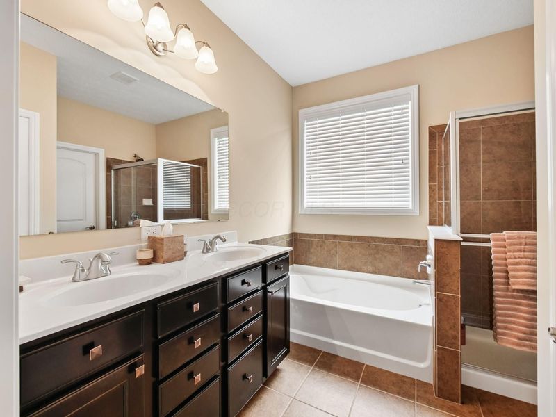 2027 Tulip Way, Lewis Center, OH 43035 Photo 27