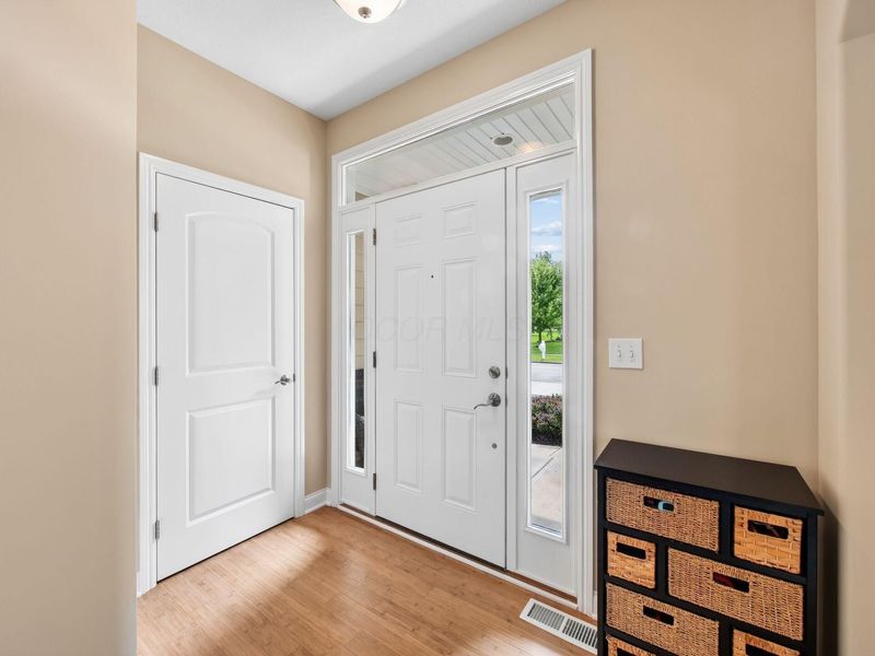 2027 Tulip Way, Lewis Center, OH 43035 Photo 4