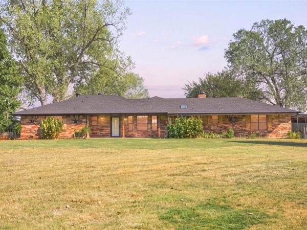 310 Cottonwood Drive, Tuttle, OK 73089