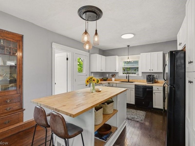 1605 Warren Road, Lakewood, OH 44107 Photo 14