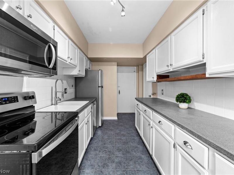 19015 Van Aken Boulevard, Unit 311, Shaker Heights, OH 44122 Photo 10