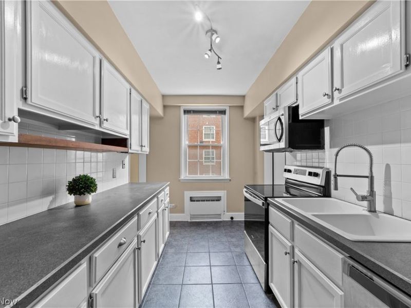 19015 Van Aken Boulevard, Unit 311, Shaker Heights, OH 44122 Photo 11