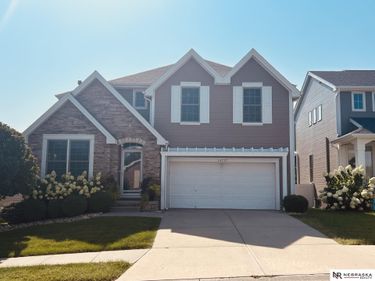 14727 Laurel Plaza, Omaha, NE 68116