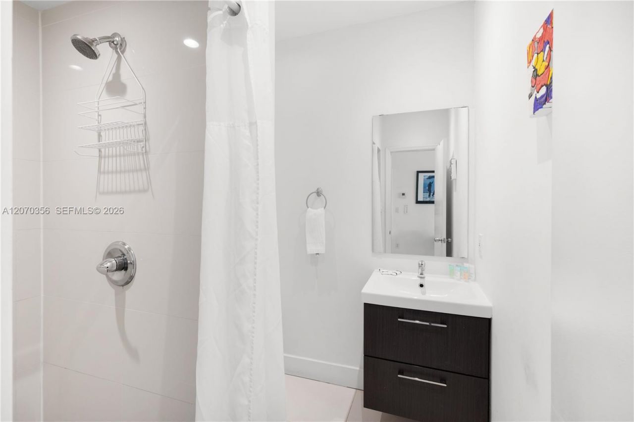 5445 Collins Ave , Unit TS11, Miami Beach, FL 33140 Photo