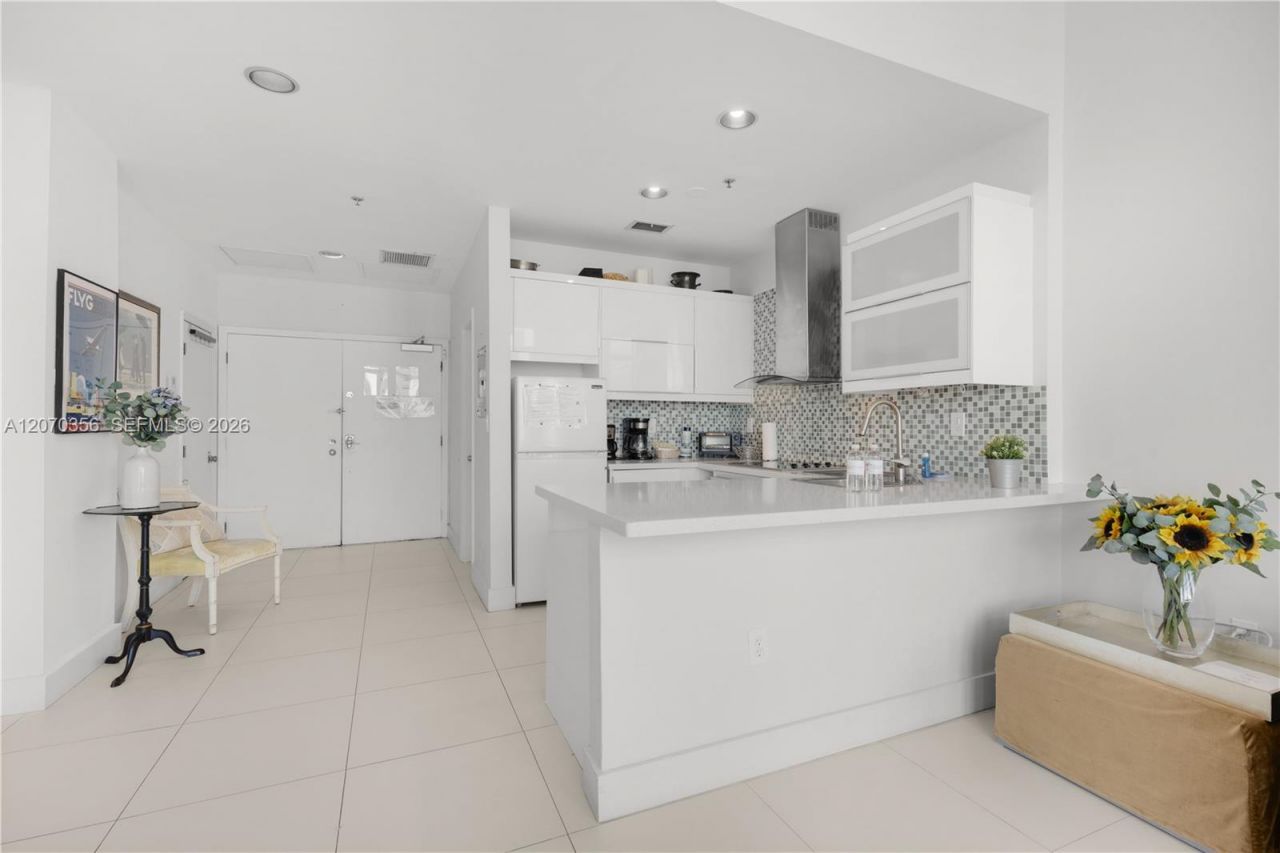5445 Collins Ave , Unit TS11, Miami Beach, FL 33140 Photo