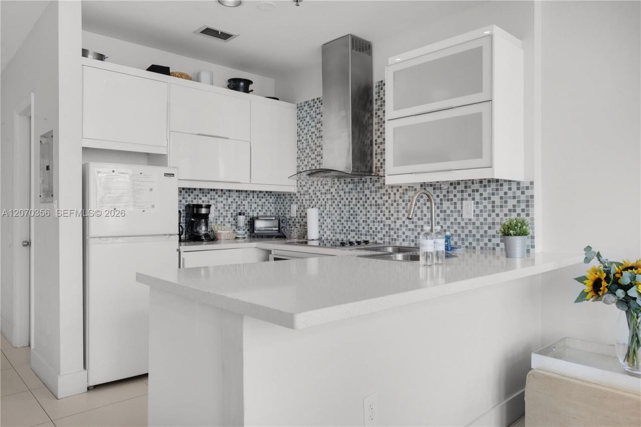 5445 Collins Ave , Unit TS11, Miami Beach, FL 33140 Photo