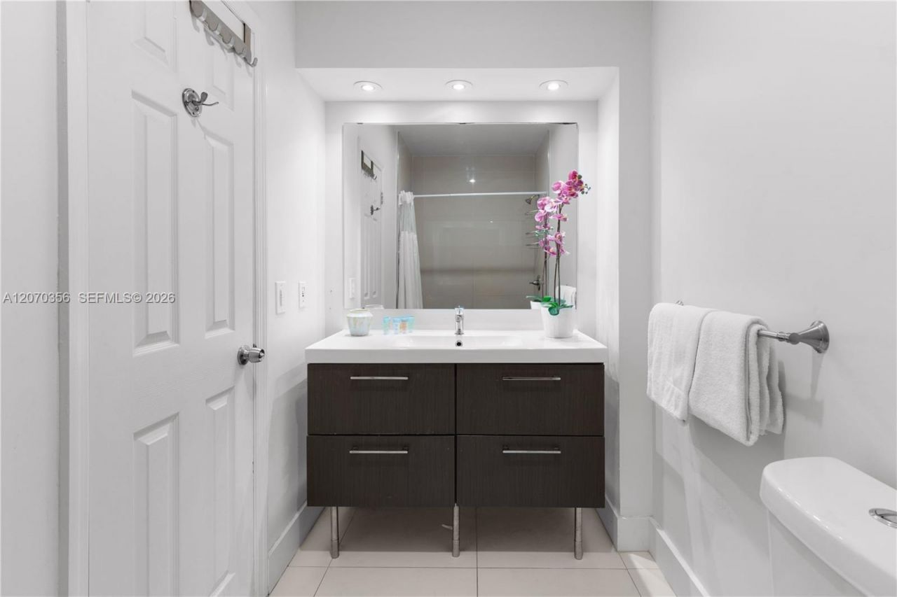5445 Collins Ave , Unit TS11, Miami Beach, FL 33140 Photo