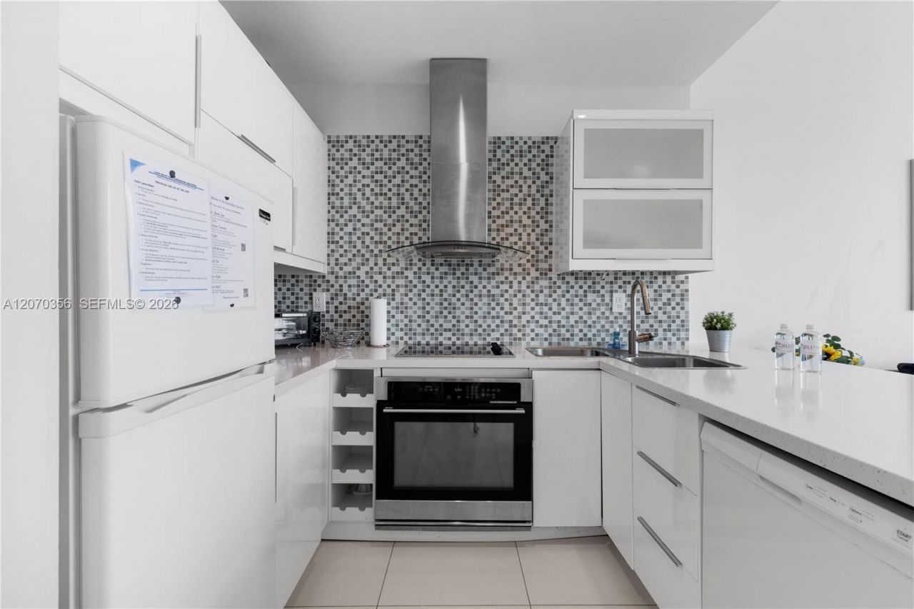 5445 Collins Ave , Unit TS11, Miami Beach, FL 33140 Photo