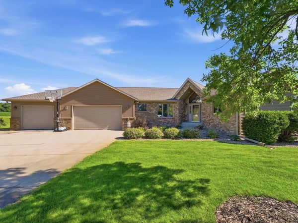 126 57th Avenue NE, Willmar, MN 56201