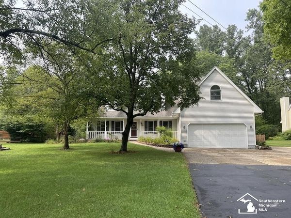 8525 Summerfield Road, Lambertville, MI 48144