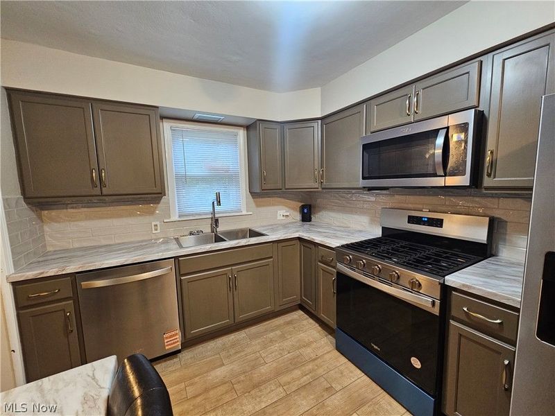 2402 Edgewater Drive, Poland, OH 44514 Photo 6