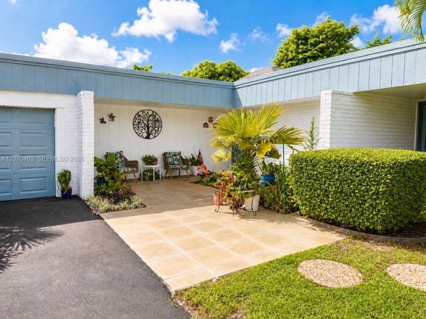 4713 Holly Dr , Tamarac, FL 33319