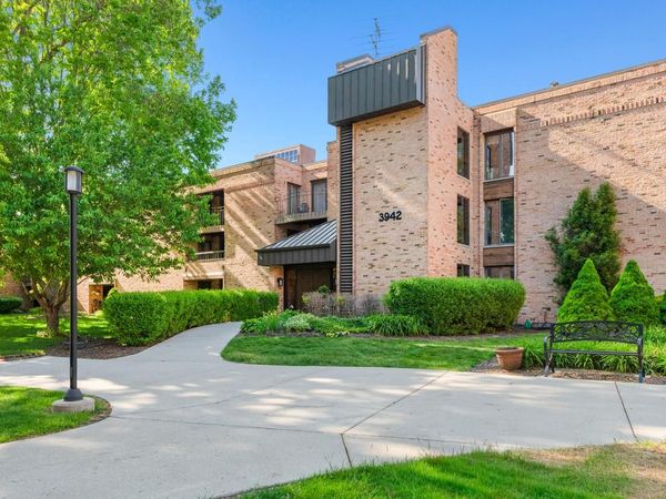 3942 N Oakland AVENUE, Unit 138, Shorewood, WI 53211
