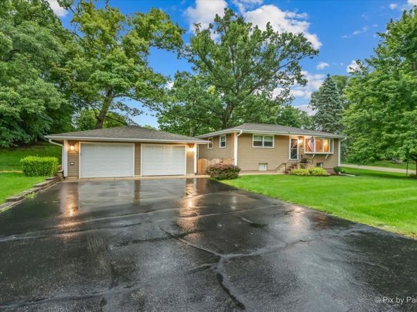 12 Oak Drive , Oakwood Hills, IL 60013
