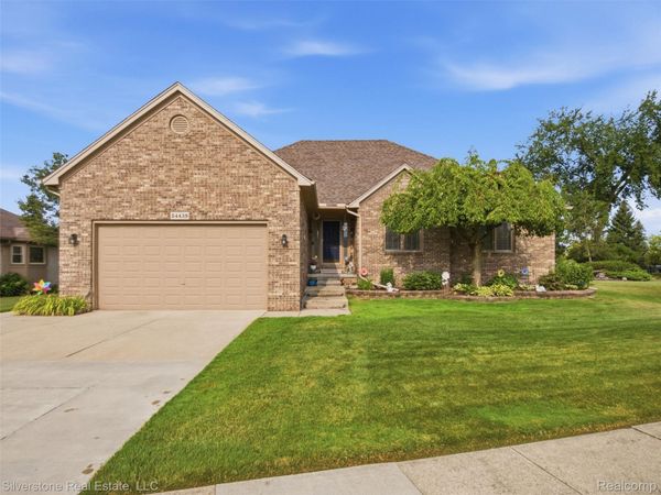 54439 Nicholas, Macomb Township, Mi 48042