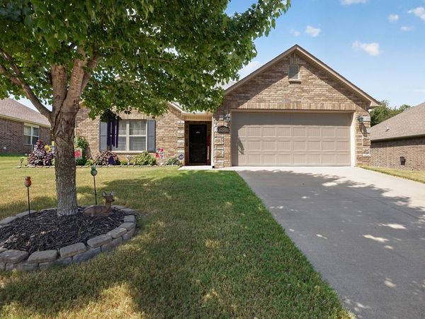 2550 Iron Avenue , Farmington, AR 72730