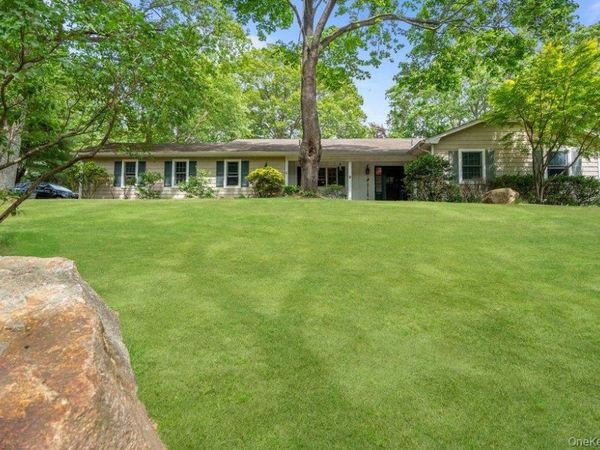 9 Dillmont Drive , Smithtown, NY 11787