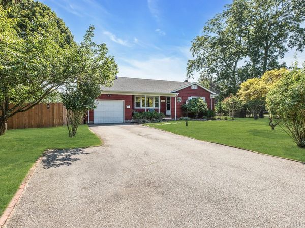 28 Inwood Road , Center Moriches, NY 11934