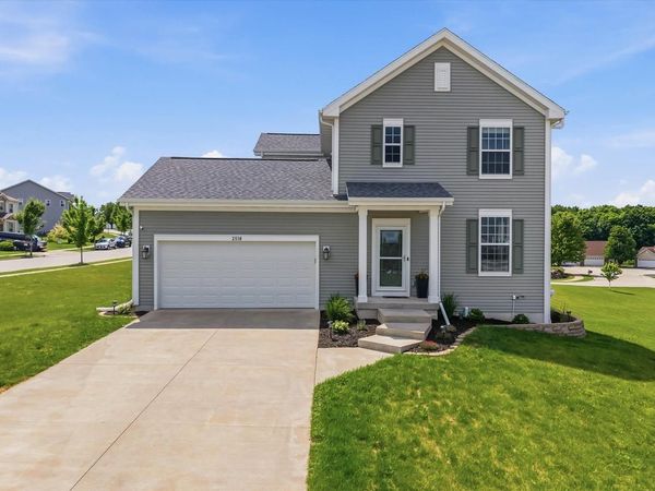 2518 Marie CIRCLE, Waukesha, WI 53189