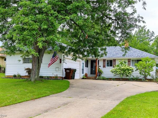 7580 Hoertz Road , Parma, OH 44134