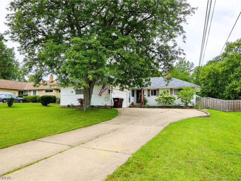 7580 Hoertz Road, Parma, OH 44134 Photo 2
