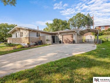 8464 Browne Street, Omaha, NE 68134