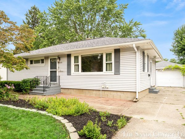 1015 Taylor Avenue, Grand Haven, MI 49417