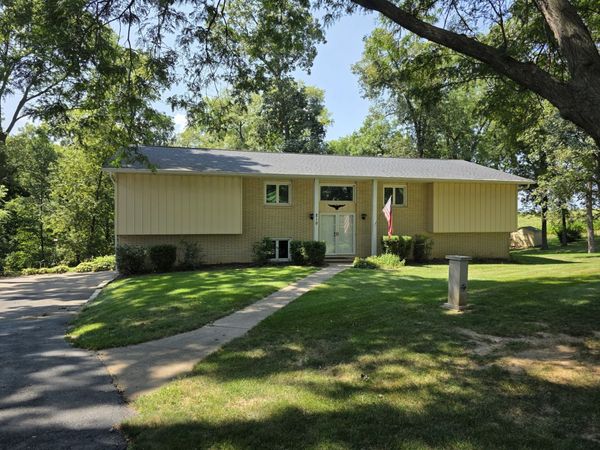 210 N Park Avenue , Geneseo, IL 61254