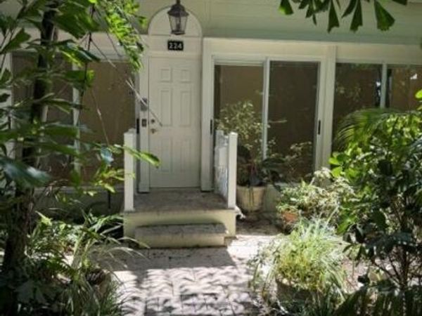 224 Phipps Plaza, Palm Beach, FL 33480