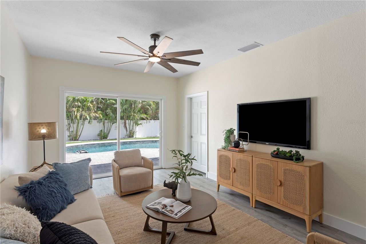 417 Hampton Avenue Ne, Saint Petersburg, FL 33703 Photo