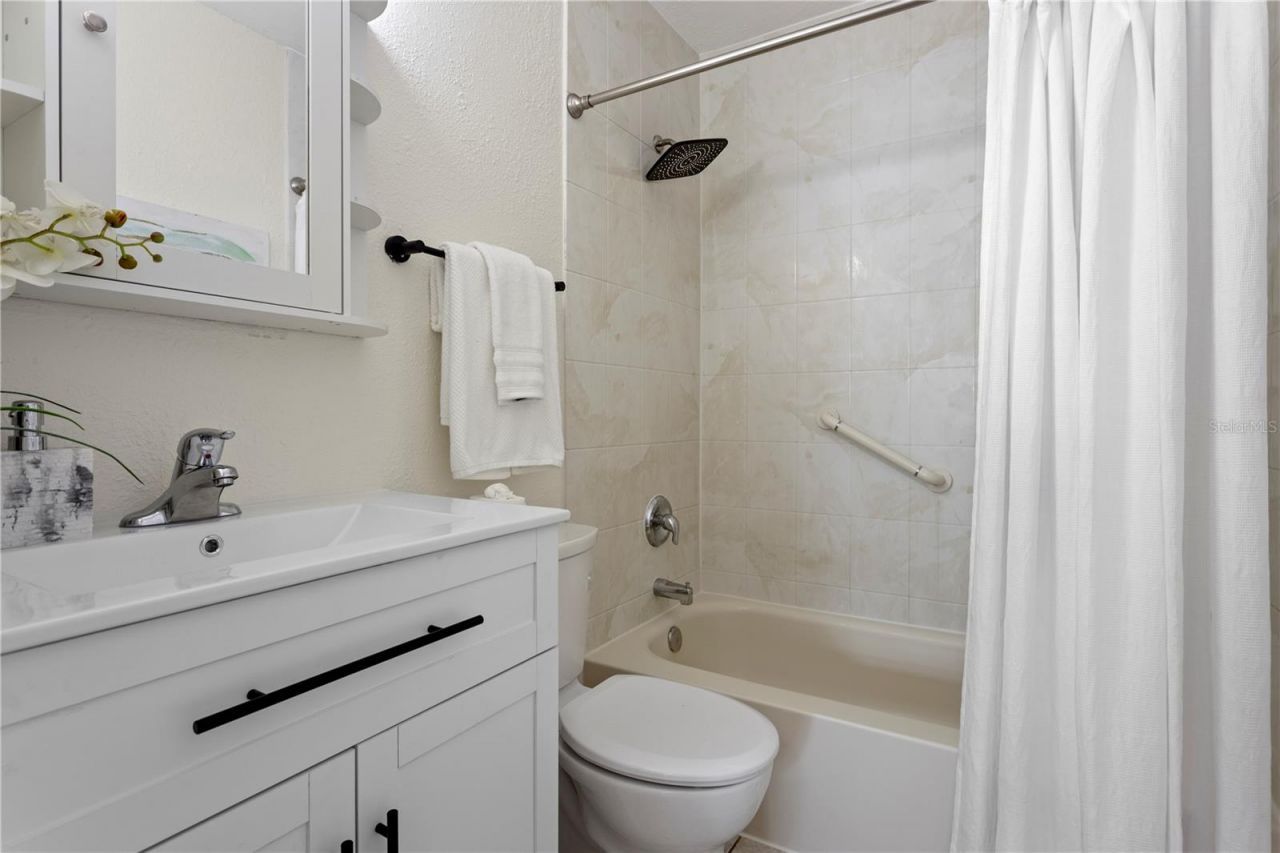417 Hampton Avenue Ne, Saint Petersburg, FL 33703 Photo